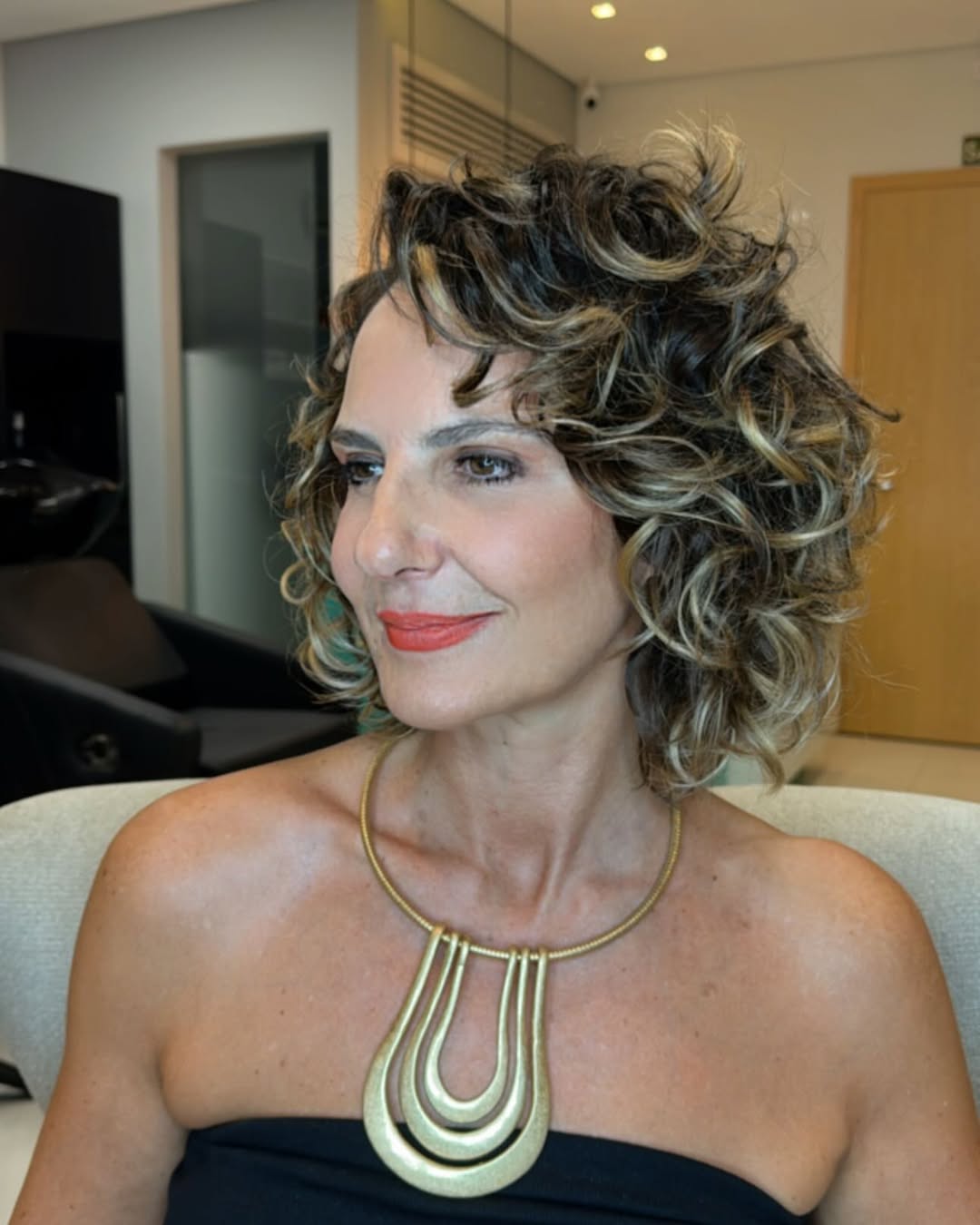 Chanel de Bico vs. Chanel Reto: Qual o Ideal para Você?