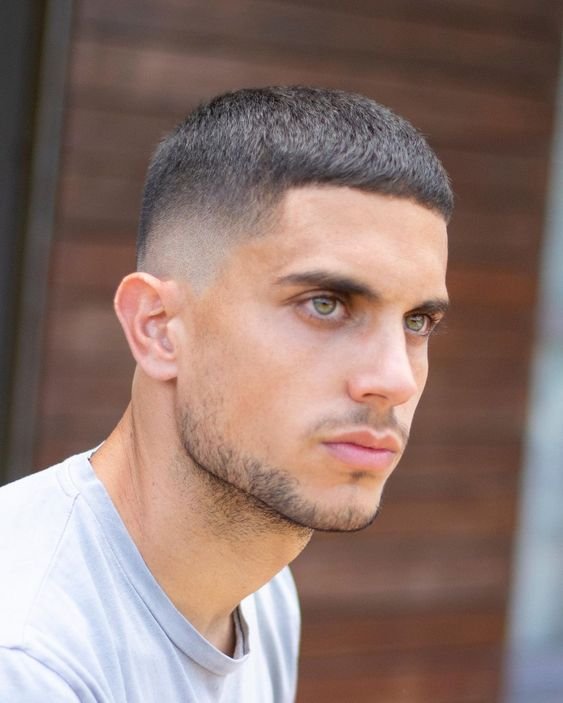 Como Escolher o Corte de Cabelo Masculino Ideal para o Seu Formato de Rosto