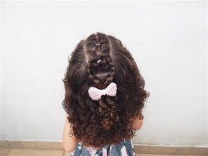 penteado infantil para casamento laço
