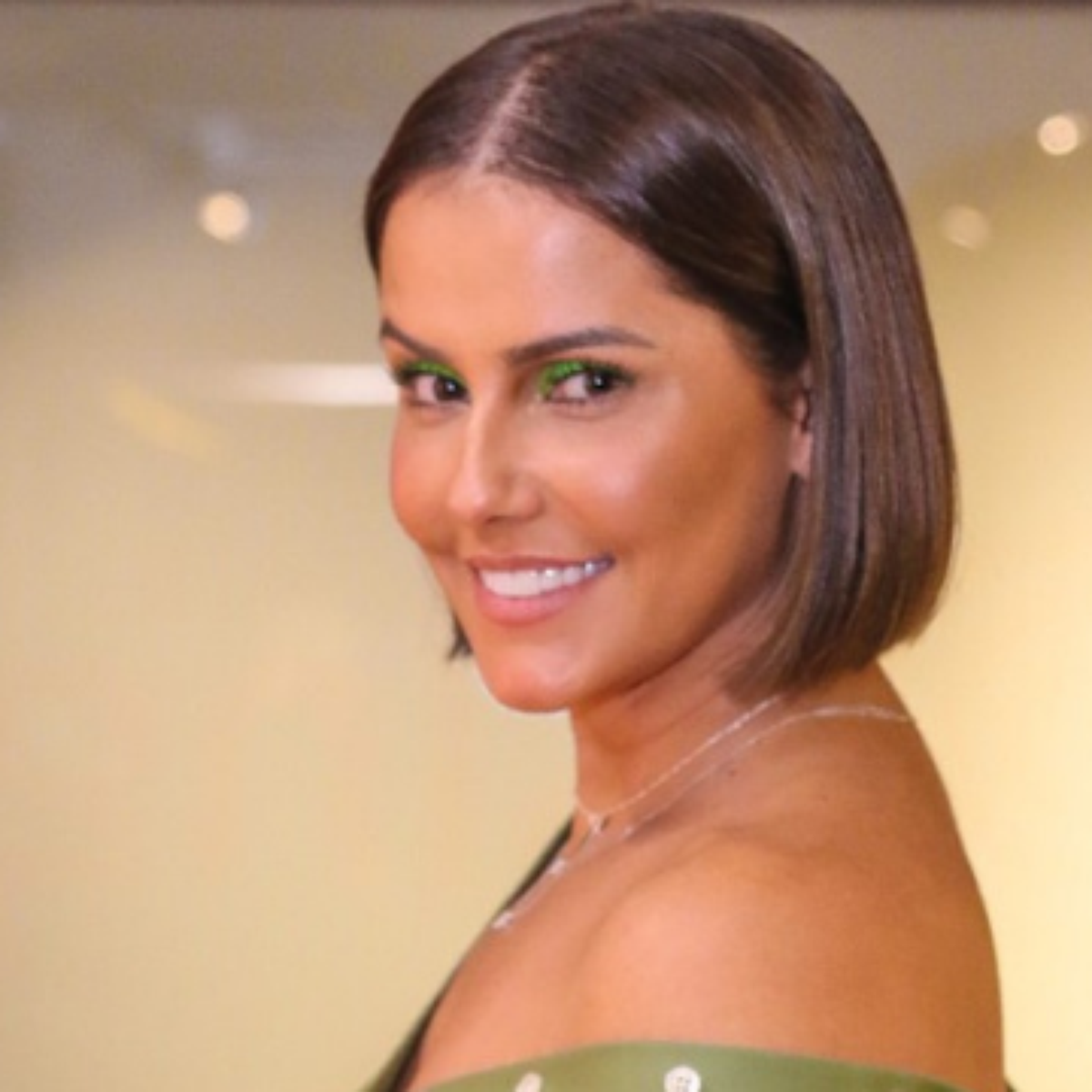 deborah secco chanel com alopecia androgenética