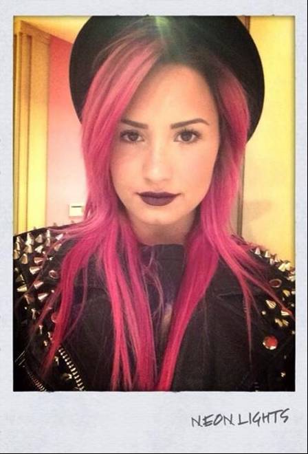 Guia Completo: Como Recriar o Cabelo Rosa Dip Dye da Demi Lovato