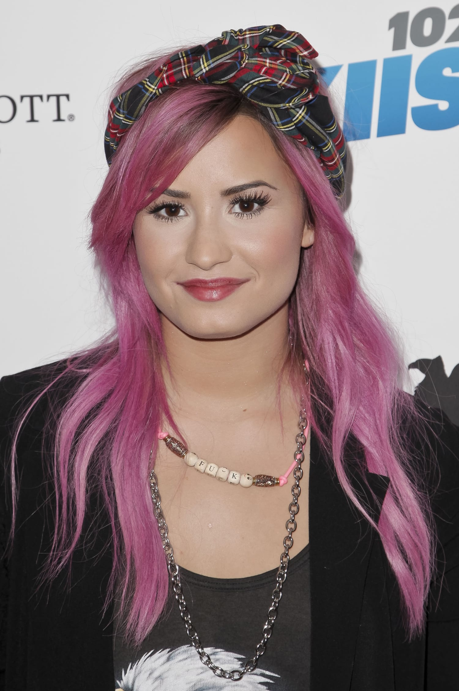 A Evolução do Cabelo de Demi Lovato: Do Dip Dye ao Pixie Rosa