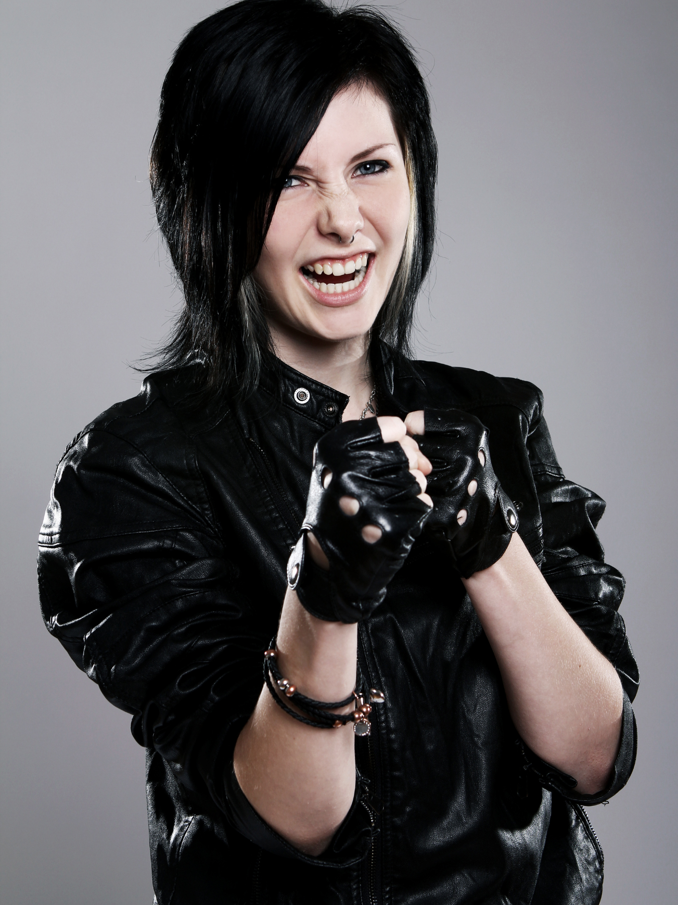 erros comuns ao pintar cabelo azul estilo emo