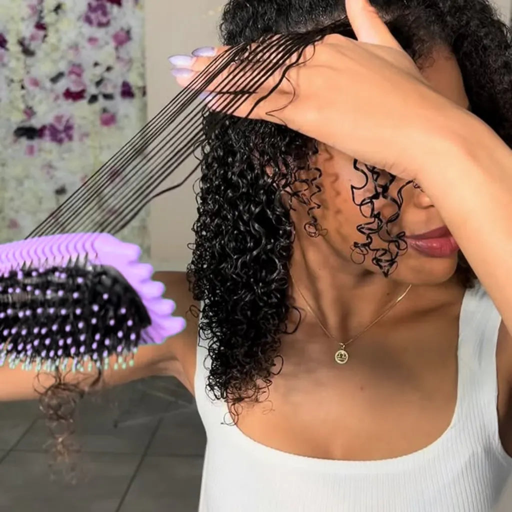 Como Desembaraçar Cabelo Cacheado Sem Quebrar: Dicas e Melhores Escovas.
