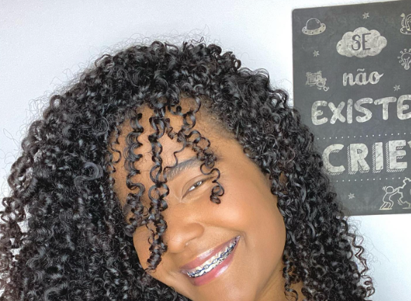 Escova Polvo vs. Escova para Fitagem: Qual Escolher para Seus Cachos?