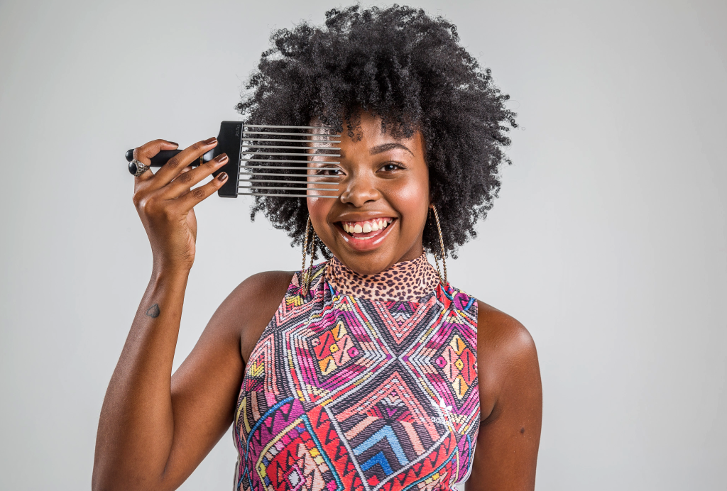 por que meu cabelo crespo não fica liso na escova