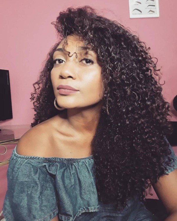 Penteados Fake para Cabelo Cacheado: 5 Ideias Incríveis para Arrasar