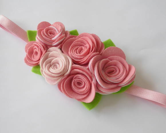 5 ideias de títulos:
1. Flores de Feltro: Guia Completo de Modelos e Como Fazer em Casa
2. DIY Flores de Feltro: Crie Acessórios Únicos para Cabelo
3. Onde Comprar Flores de Feltro: Opções Prontas e Kits para Artesanato
4. Flores de Feltro para Bebês: Presilhas Delicadas e Seguras
5. Venda de Flores de Feltro: Dicas para Começar seu Negócio Artesanal