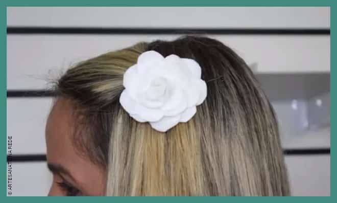 flor de feltro para cabelo