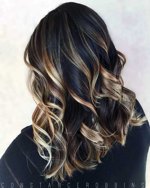 Tons Acobreados e Dourados: A balayage perfeita para rejuvenescer o visual