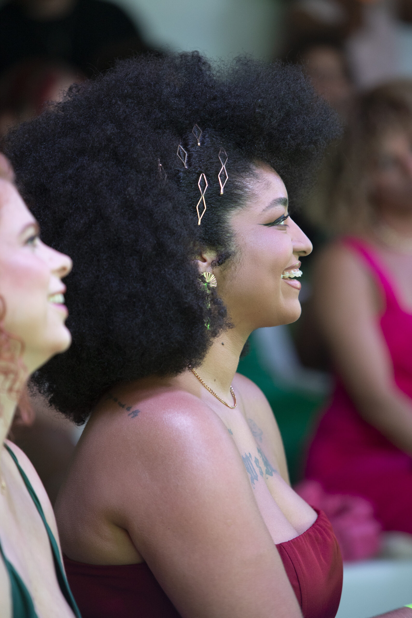 cabelo cacheado versus liso qual estilo escolher