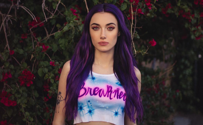 A História por Trás da Menina do Cabelo Roxo: Entrevista com Léia Cassol