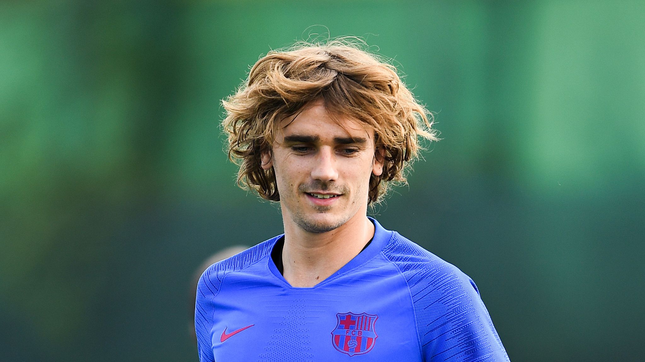 De Moicano a Arco-Íris: A Fascinante Jornada Capilar de Antoine Griezmann