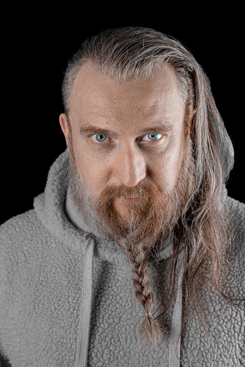 Os Melhores Produtos Essenciais para Manter sua Barba e Cabelo Grande Impecáveis