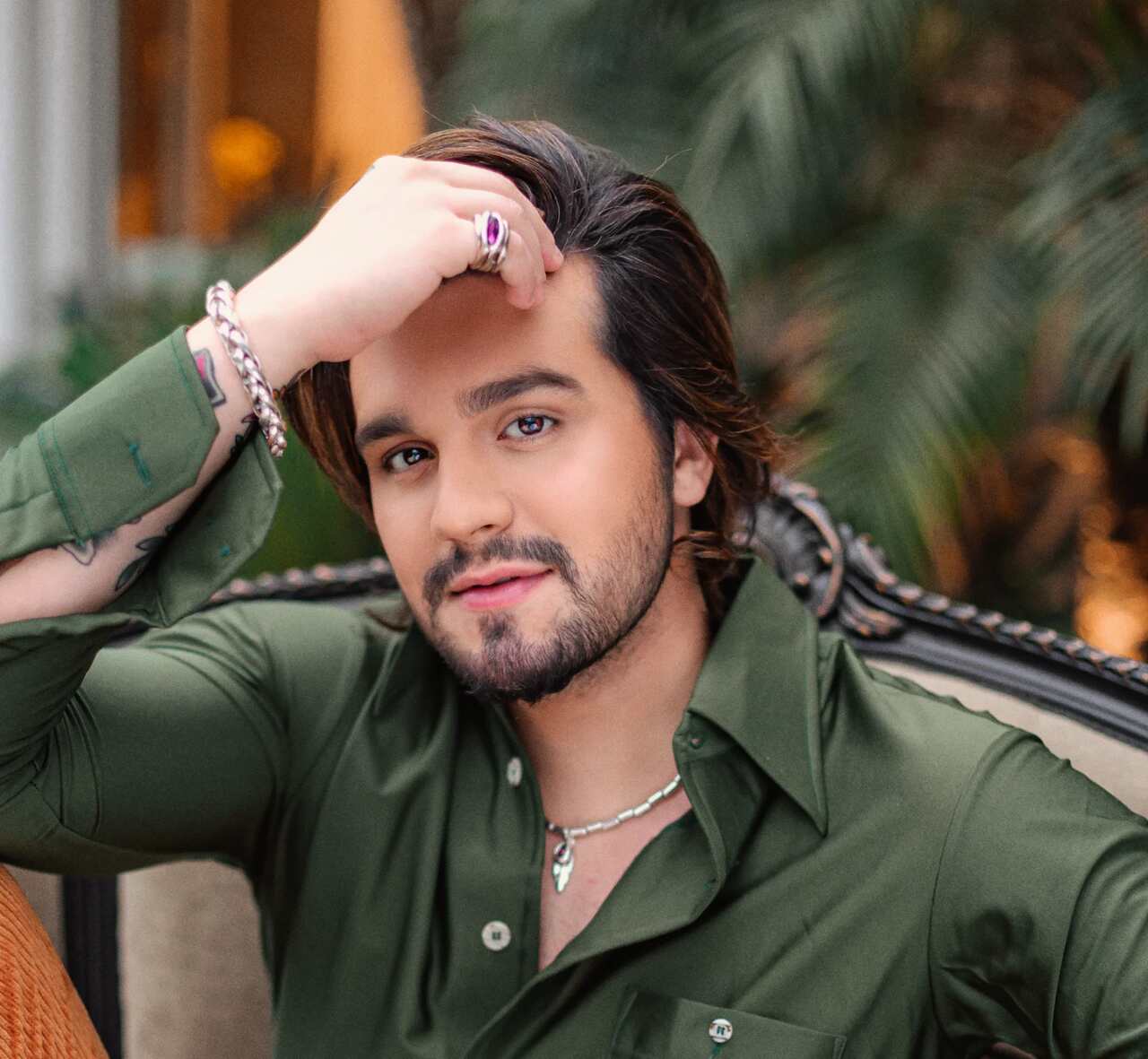 Estilo Old Money Masculino: Adaptando o Cabelo Comprido com Elegância