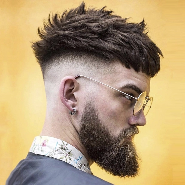 corte em camadas para cabelo masculino volumoso