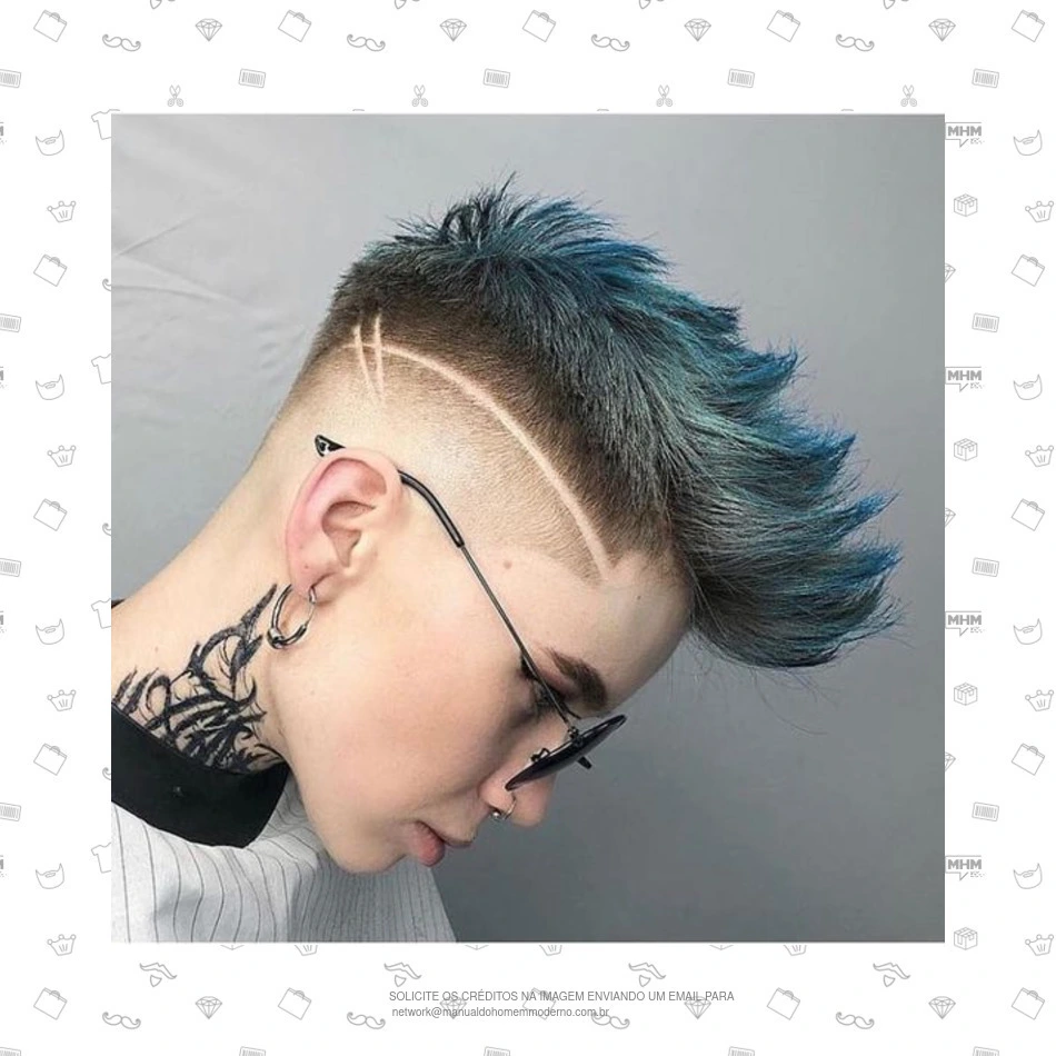 5 ideias de títulos para posts sobre desenhos no cabelo masculino:
1. Hair Tattoo: Os Desenhos Mais Incríveis para o Cabelo Masculino
2. Guia Completo: Como Escolher e Manter seu Desenho no Cabelo
3. Freestyle no Cabelo: Liberdade Criativa para o Seu Visual
4. Riscos e Geometria: Tendências de Desenhos em Cortes Masculinos
5. De Low Fade a Freestyle: A Evolução dos Desenhos no Cabelo Masculino