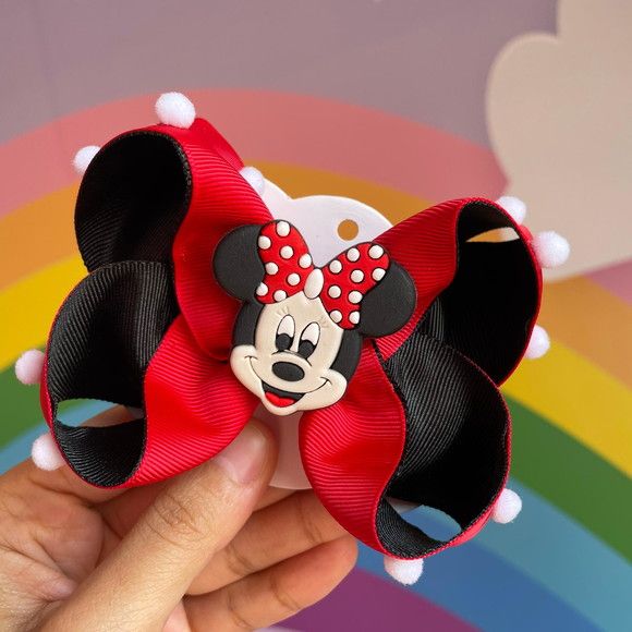 Bico de Pato ou Faixa? O Melhor Laço para Bebês com Pouco Cabelo