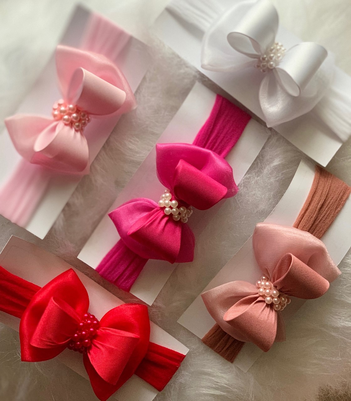 laços de cabelo para bebe com perolas vs laços de cetim