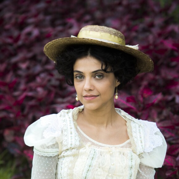 5 ideias de títulos:
1. Desvendando os Estilos de Cabelo de Letícia Persiles: Do Cacheado ao Ruivo.
2. O Guia Definitivo para Recriar os Cortes Icônicos de Letícia Persiles.
3. Cabelos de Letícia Persiles: Inspirações e Dicas para Todos os Tipos de Fios.
4. De Miriam a Anita: A Evolução Capilar de Letícia Persiles e Como Adotar.
5. Cortes Assimétricos e Cores Vibrantes: Os Segredos do Cabelo de Letícia Persiles.