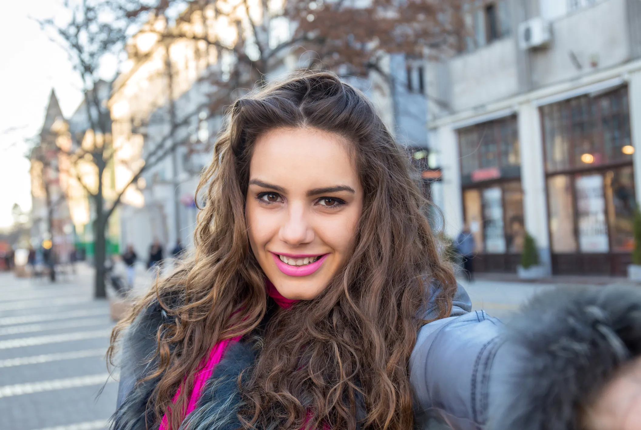 Desvendando o Loiro Acinzentado: Do Escuro ao Platinado