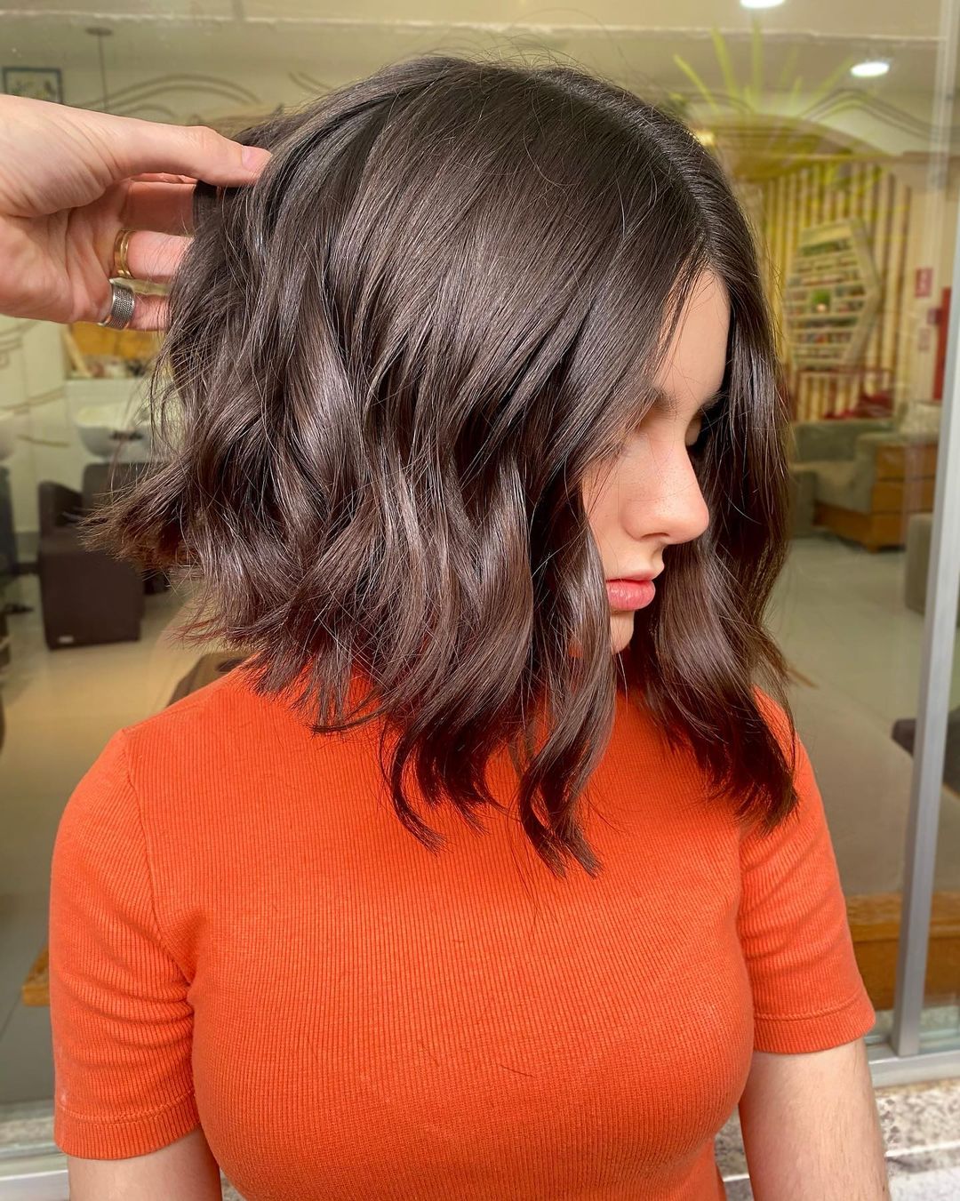 long bob para rosto redondo cabelo ondulado