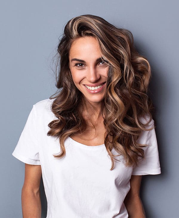 luzes para disfarçar cabelo branco em morenas