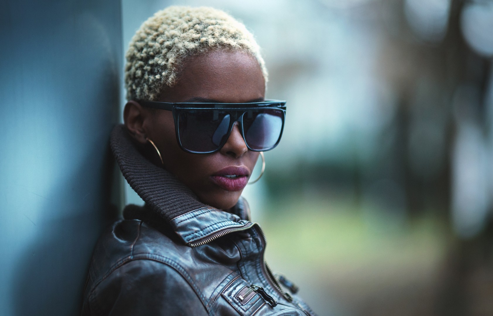 ideias de luzes platinadas em cabelo curto