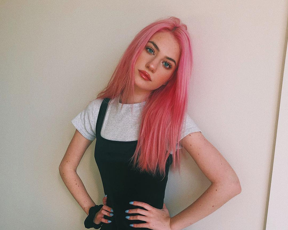 mecha rosa no cabelo