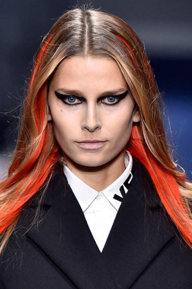 mechas coloridas no cabelo