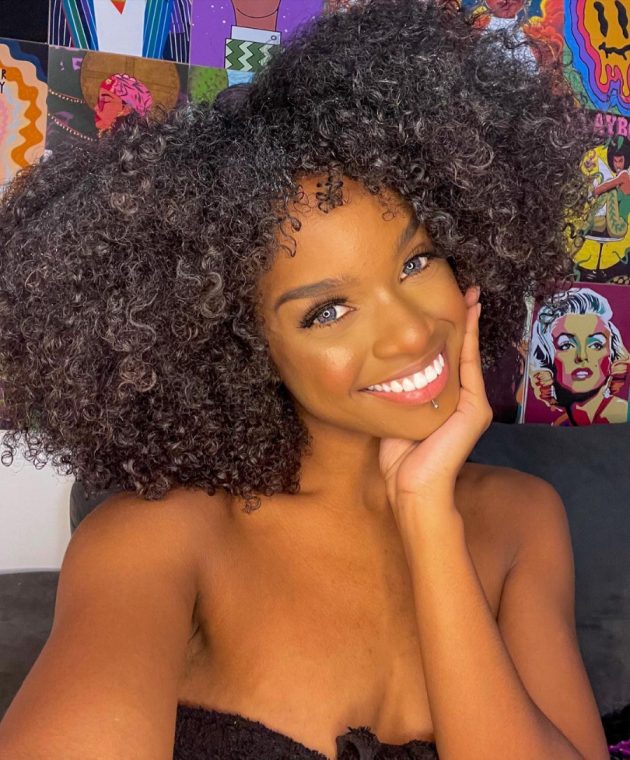 Mel no Cabelo Cacheado: Guia Completo para Fios Definidos e Hidratados