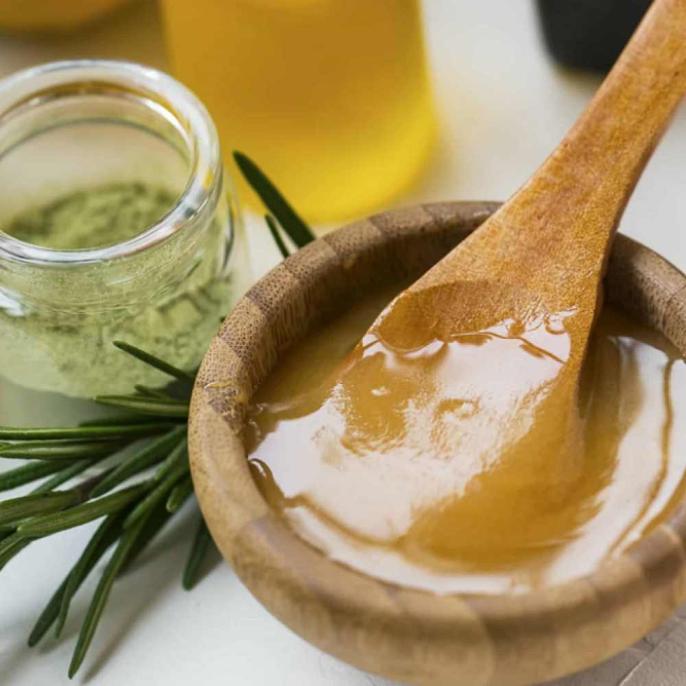 Mel e Azeite no Cabelo: A Combinação Perfeita para Nutrição Profunda