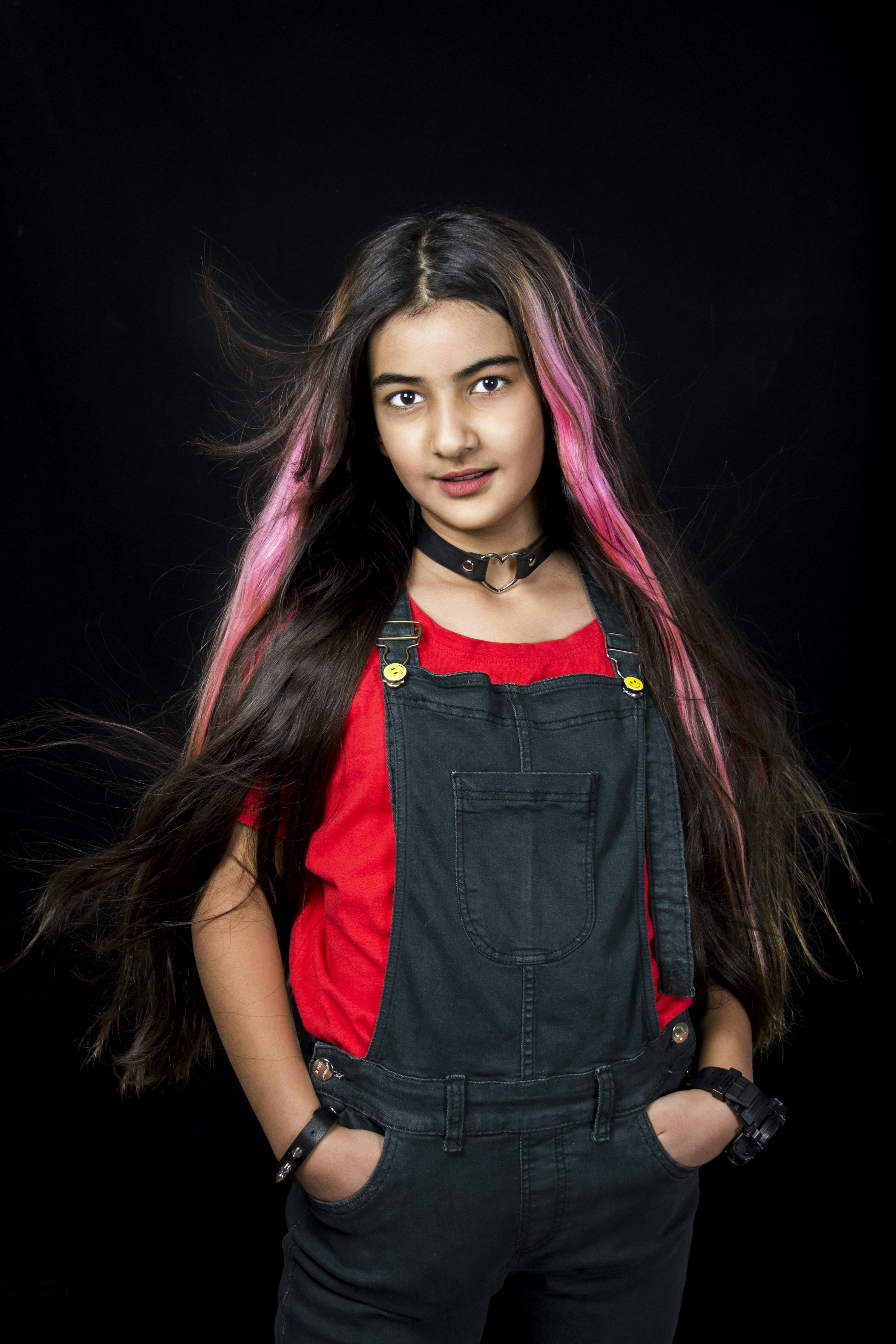 menina de cabelo rosa
