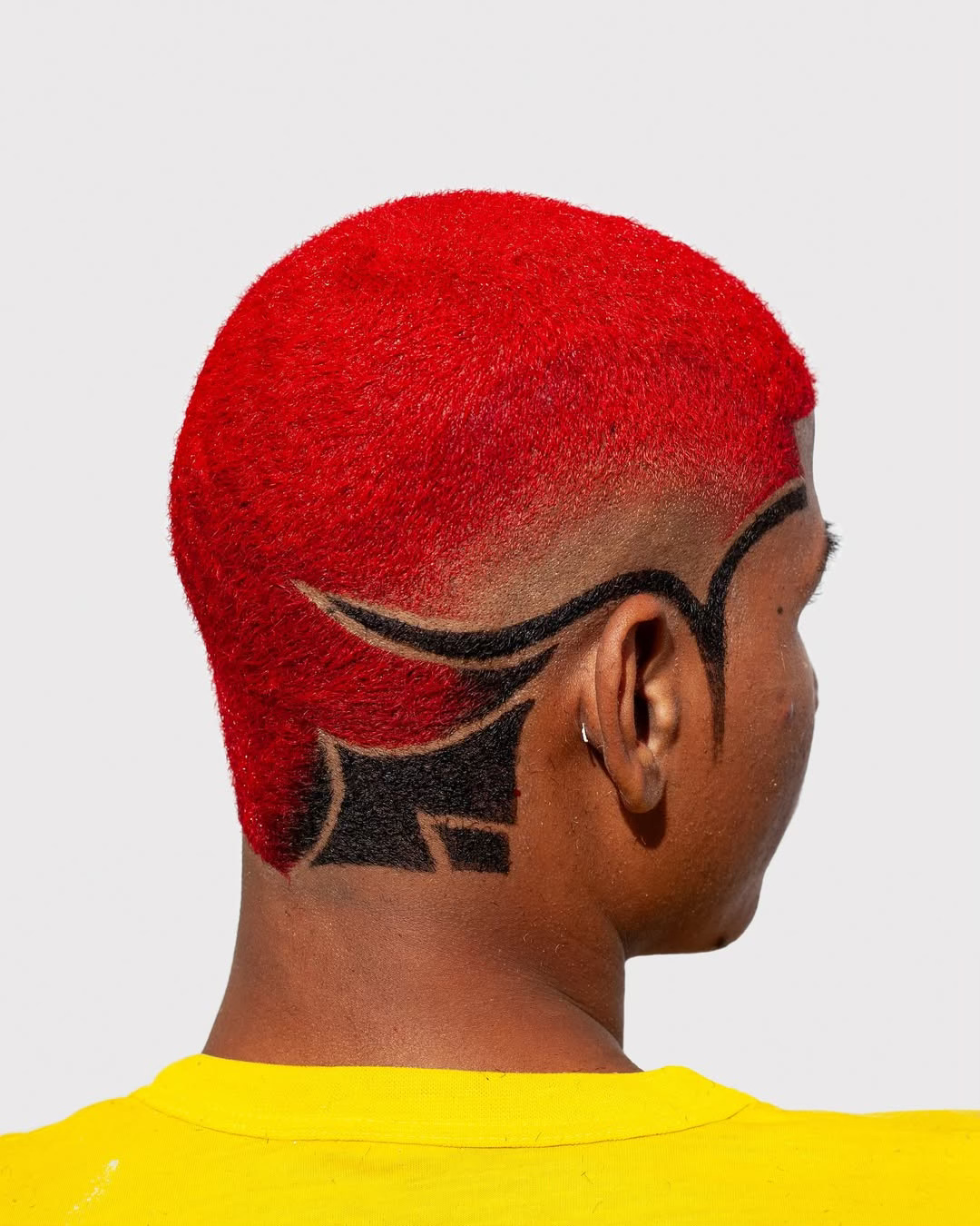 Guia Completo: Como Escolher o Tom de Vermelho Perfeito para Seu Cabelo Masculino