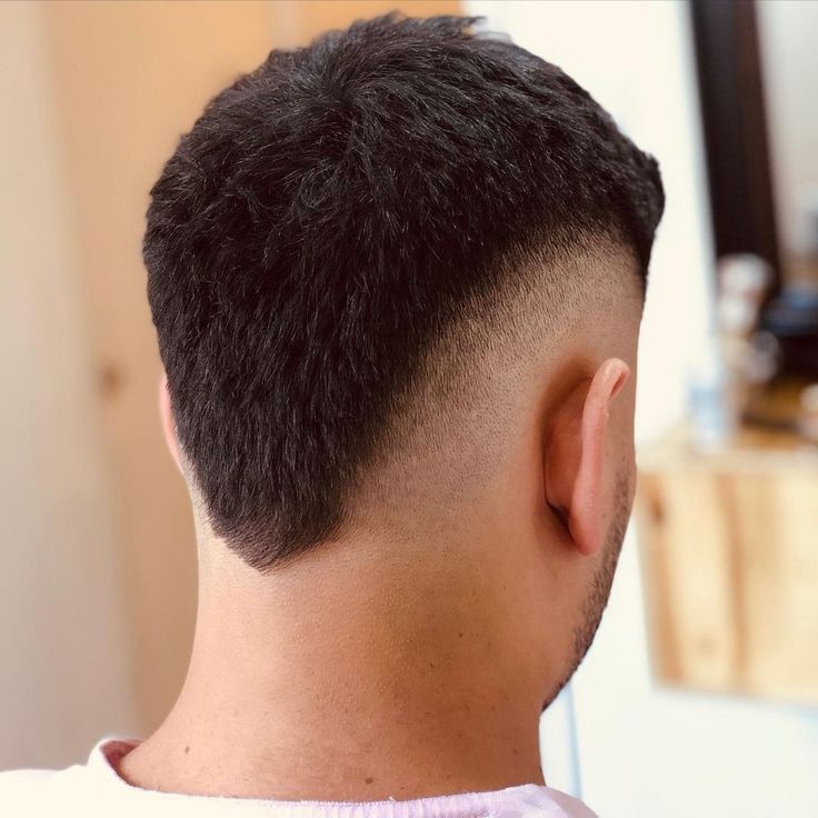 5 ideias de títulos:
1. Guia Completo: Como Fazer e Estilizar o Corte Moicano
2. A História por Trás do Corte Moicano: Da Tribo Indígena à Cultura Punk
3. Renato Moicano: A Trajetória do Lutador de MMA e seu Estilo
4. Neymar e o Moicano: Como o Futebol Influenciou a Moda Capilar
5. Variações Modernas do Moicano: Tendências em Barbearias