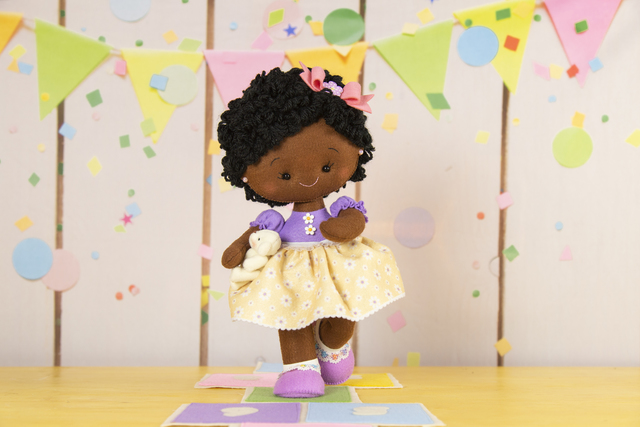 Inspirações de Penteados Afro para Bonecas de EVA: Da Trança ao Black Power