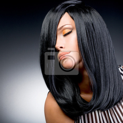 Preto Clássico: O Segredo do Brilho Espelhado em Cabelos Lisos