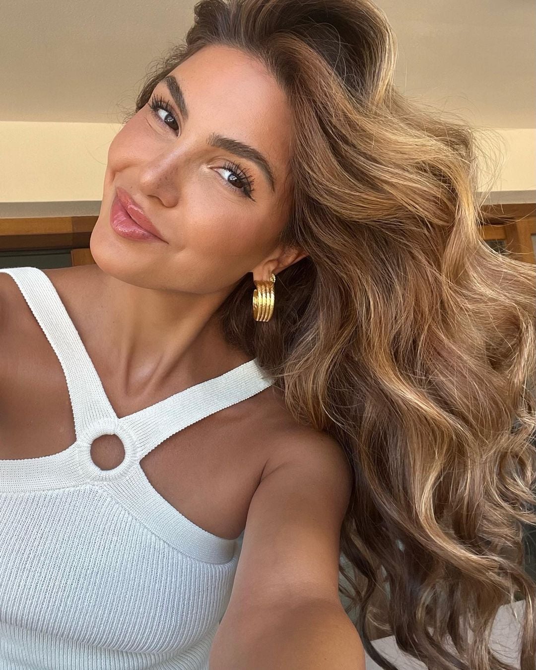 Loiro Caramelo em Morenas: O Segredo para um Efeito Natural e Sofisticado