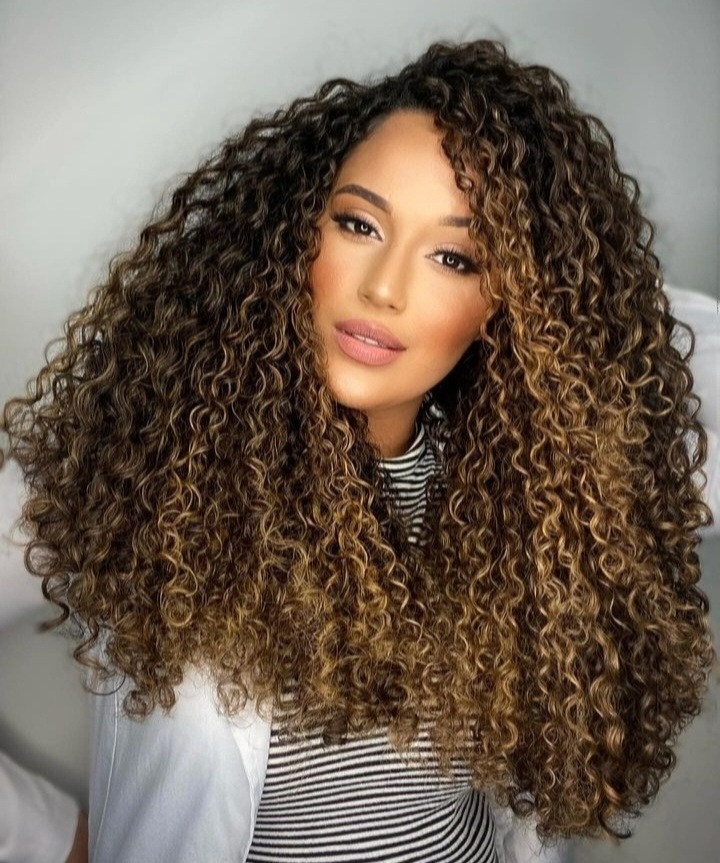 Cuidados Essenciais Pós Morena Iluminada em Cachos