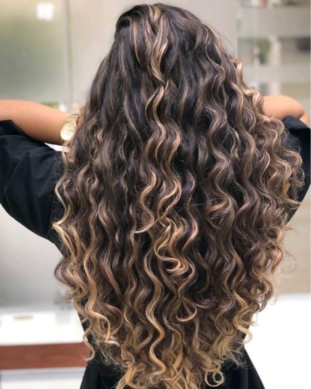 Morena Iluminada Cabelo Cacheado