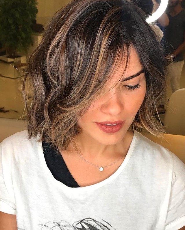 Penteados e Acessórios: 7 Formas de Mudar o Cabelo Sem Química; Cortes de Cabelo 2026: Tendências e Como Escolher o Ideal para Você; Simuladores de Cabelo Online: Teste Cortes e Cores Antes de Ir ao Salão; Morena Iluminada e Outras Cores Estratégicas para Transformar Seu Visual; A Regra dos 5