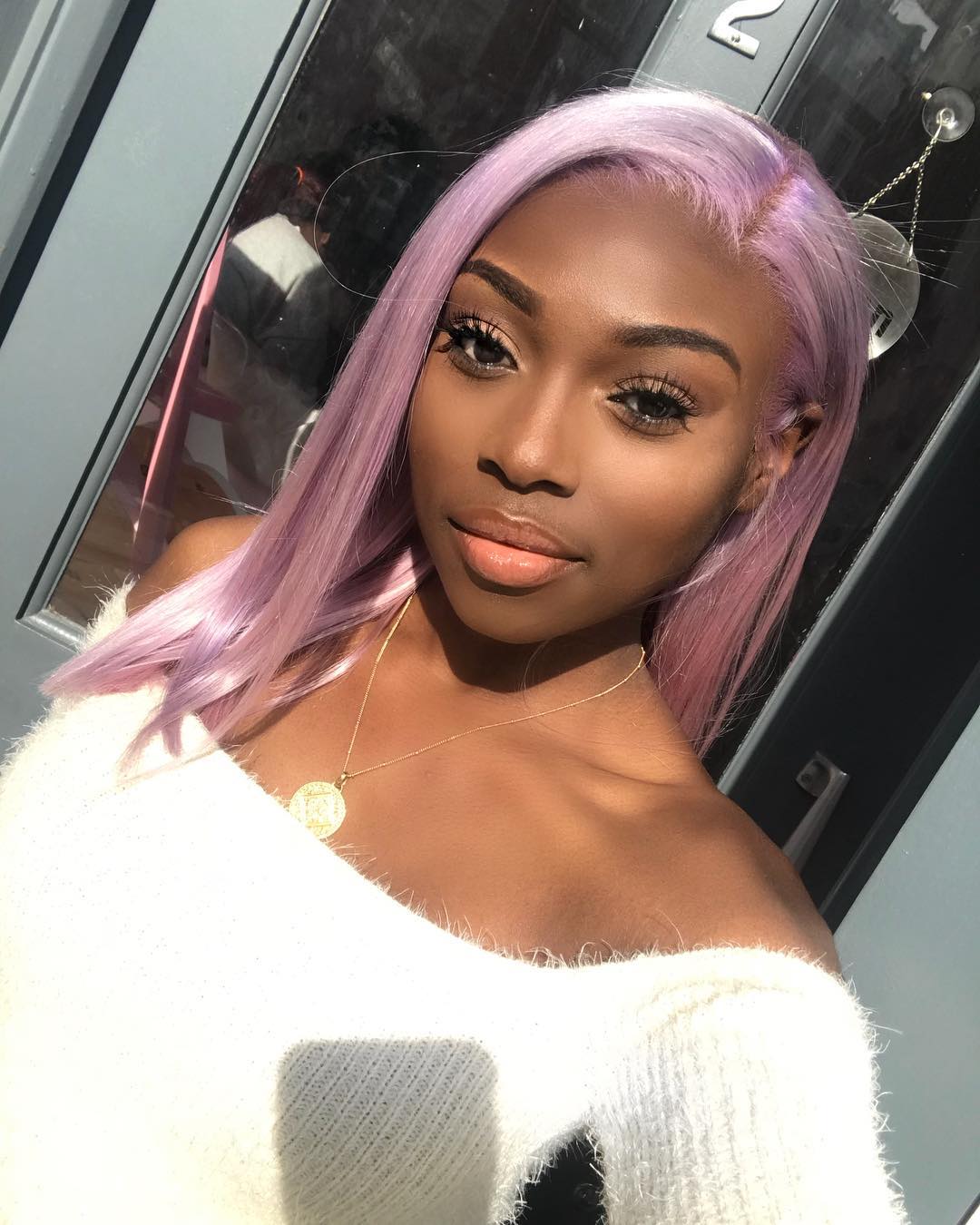Cabelo Curto Platinado: 7 Estilos Modernos para Mulheres Negras
