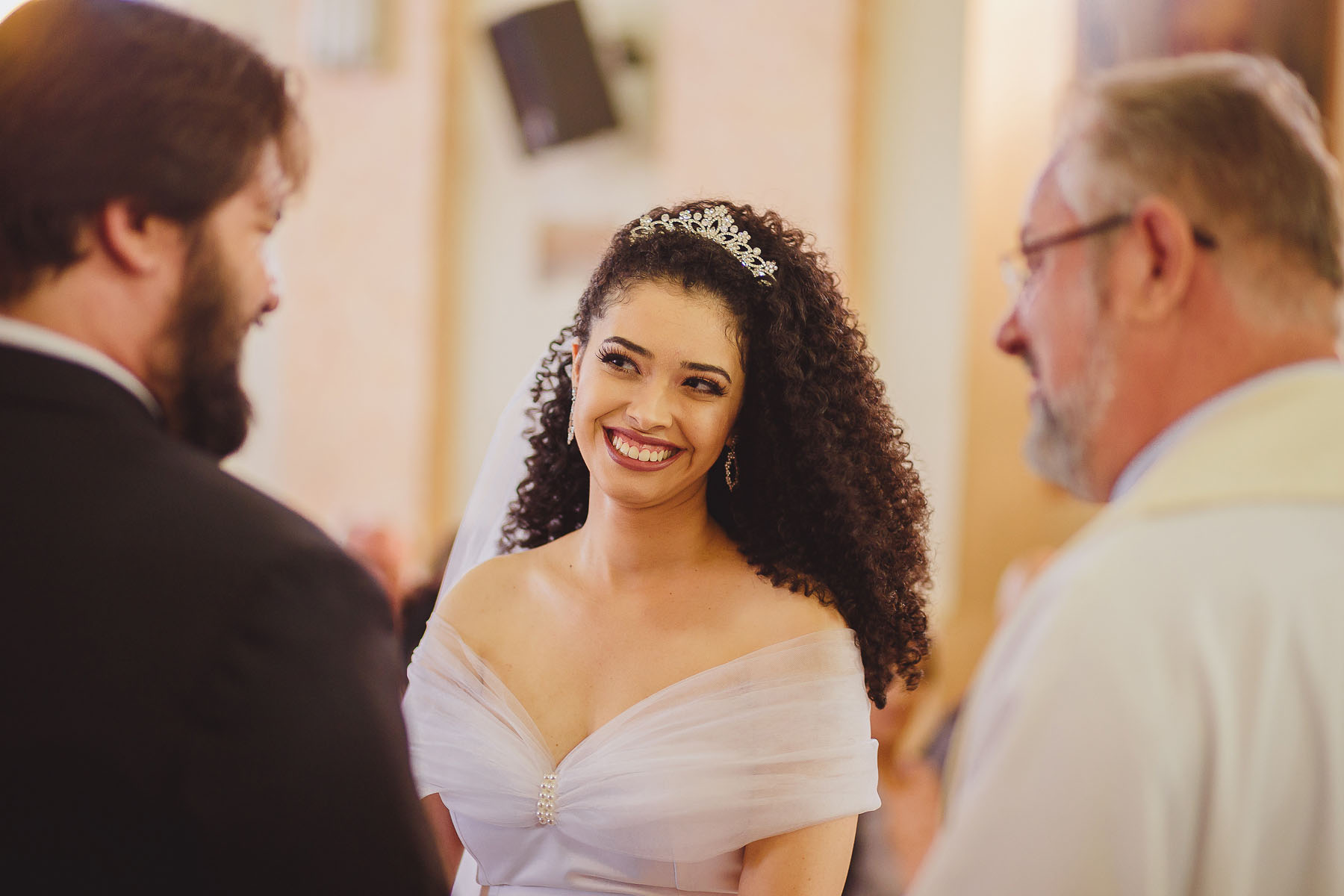 Guia Completo de Acessórios para Noivas Cacheadas