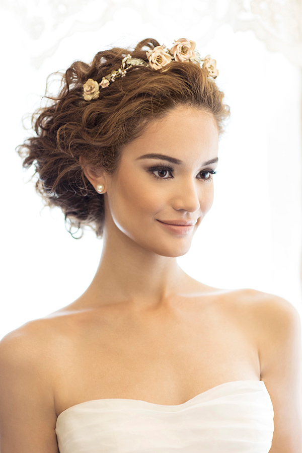 Descubra o Corte em Camadas Ideal para Noivas Cacheadas