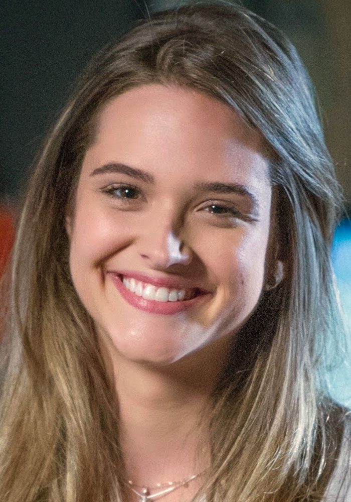 Cabelo de Deusa: Como Juliana Paiva Mantém Seus Fios Longos e Iluminados