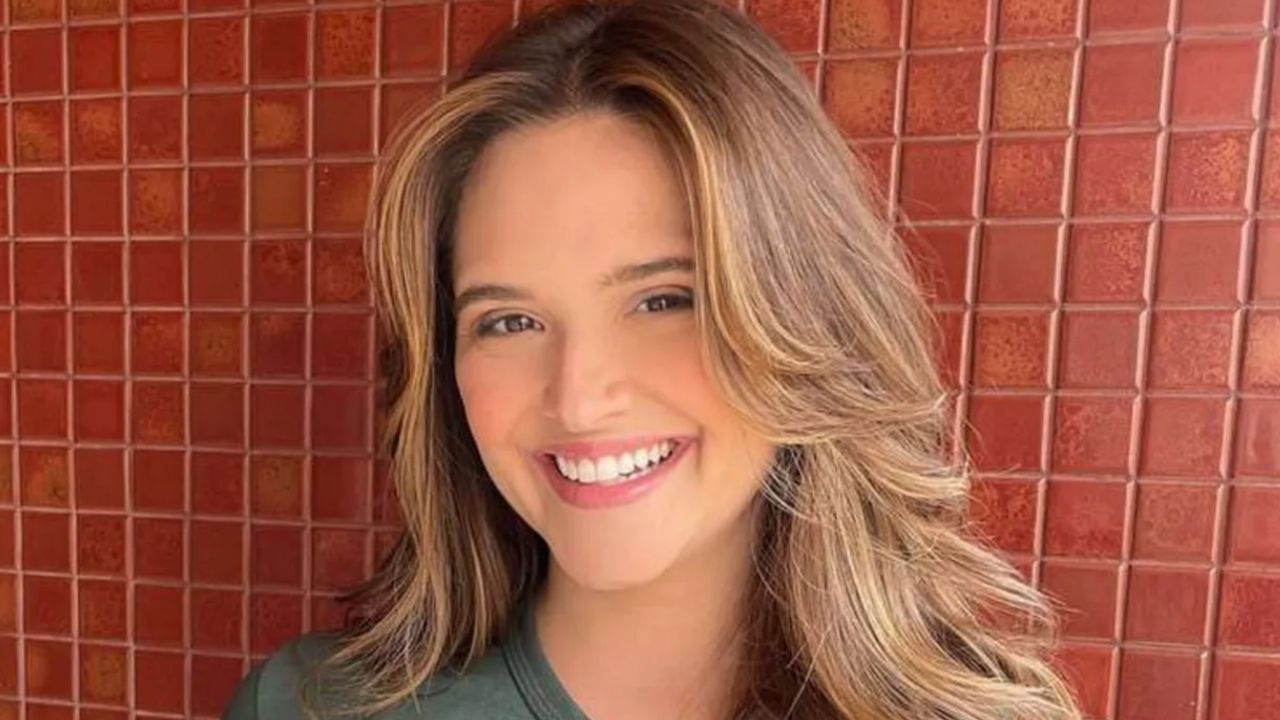 De Loiro Claríssimo a Repicado: Todas as Transformações Capilares de Juliana Paiva