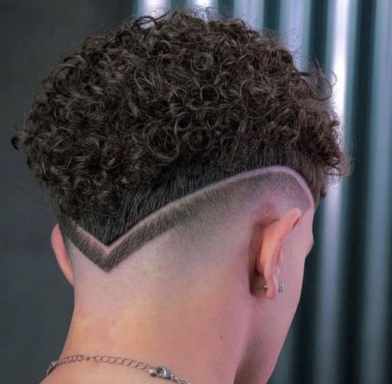 quanto custa um corte de cabelo em V profissional