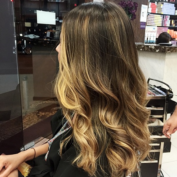 Cuidados e as Melhores Cores
4. Descubra o Poder do Ombré Hair em Cabelos Longos: Da Escolha da Cor à Manutenção
5. Cabelos Longos Iluminados: Tudo Sobre Ombré Hair e Como Cuidar dos Seus Fios
