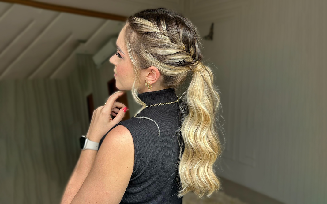 Coques e Tranças em Destaque; 3. Penteados para Cabelos Cacheados e Crespos: Valorize sua Textura Natural; 4. Guia Completo de Penteados para Festas e Eventos Formais; 5. Dicas Essenciais para a Fixação Perfeita do seu Penteado