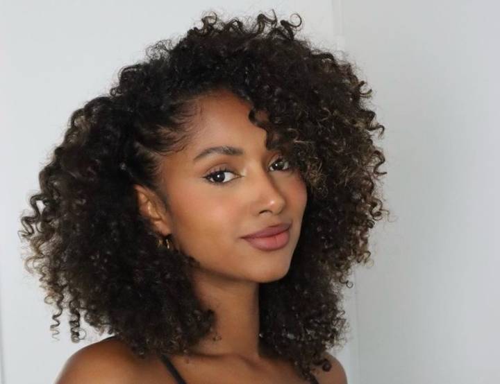 Guia Completo de Cortes para Cabelos Cacheados Curtos